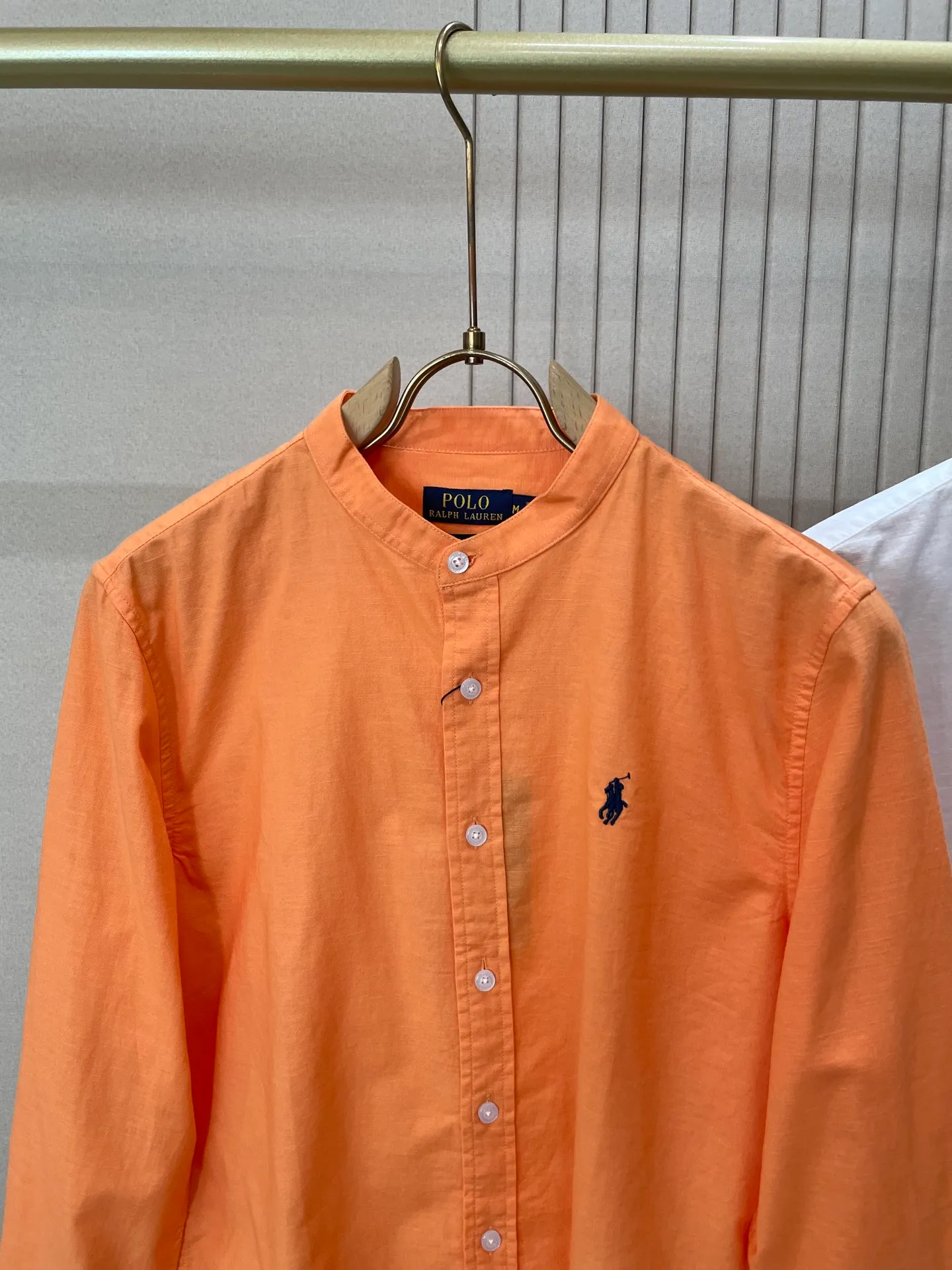 P220 🌸🌸🌸 POLO Ralph Lauren [High Quality] Classic shirt! The classic casual shirt made of pure cotton and linen has a unique design. It has a simple, clean and classic silhouette. It is a versatile style that can be switched at will. The fabric feels soft and delicate, highly breathable, and is close to the skin and comfortable to wear. It can be worn alone as an inner layer. Its versatile performance is beyond your imagination! The upper body of the ready-to-wear is simple and classic yet elegant! Size:M-XXL